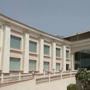 4* Resort Udman And By Ferns N Petals